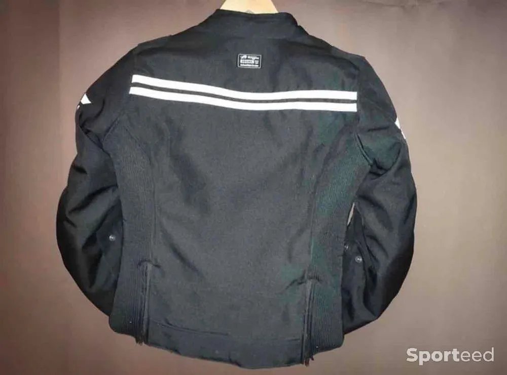 Blouson moto Furygan neuf femme  Ajouté le : 27/03/2022