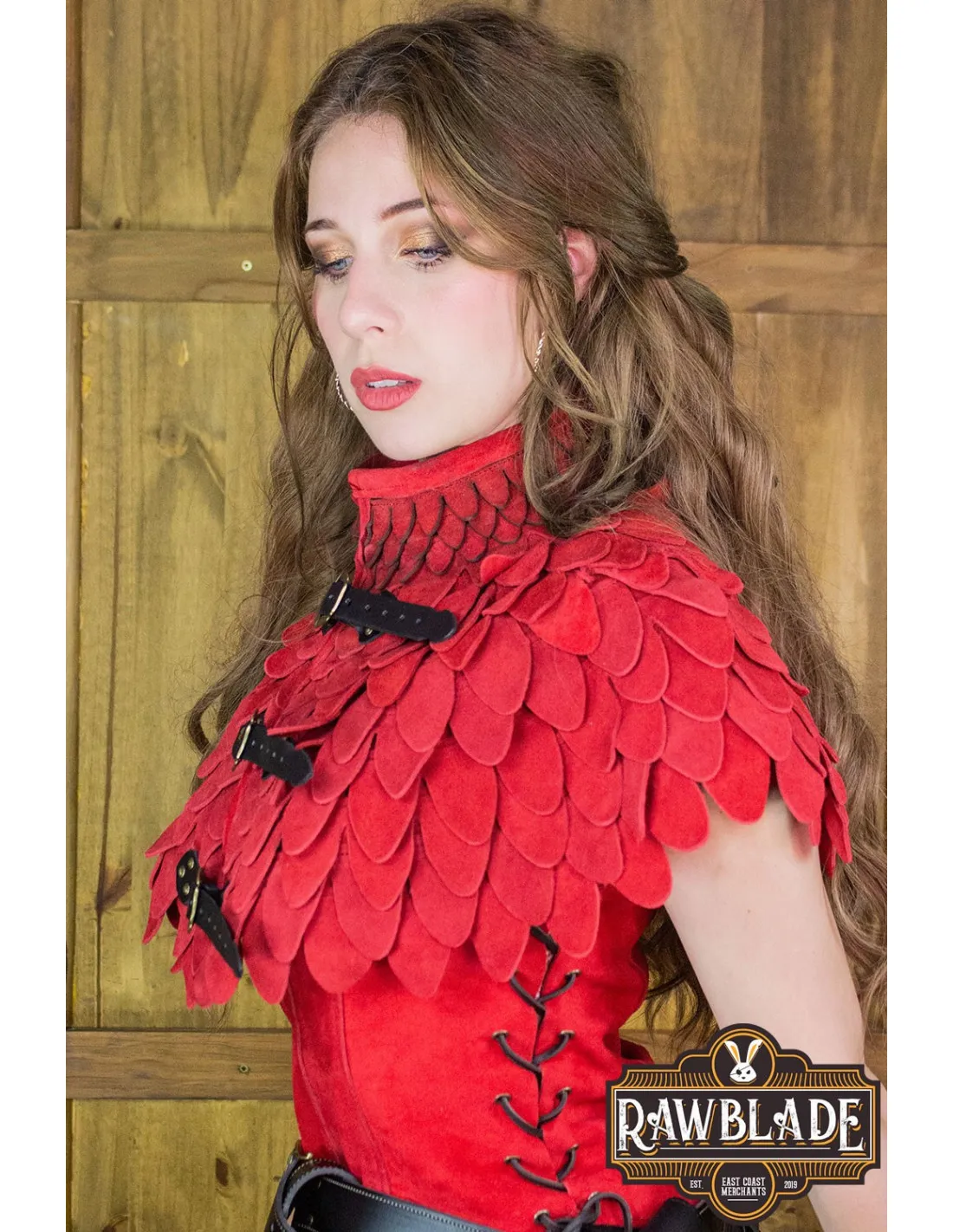 Gorgerin en cuir avec écailles modèle Oria - Rouge ⚔️ Boutique Épées