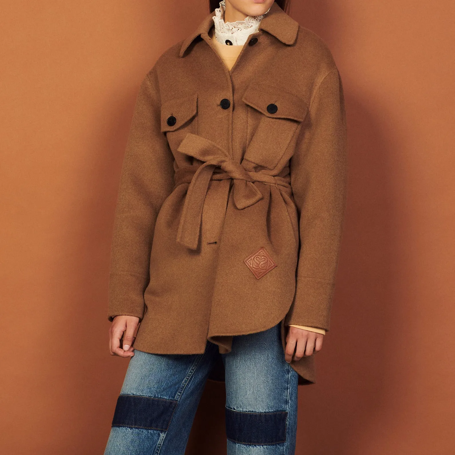 Manteau sur chemise en laine