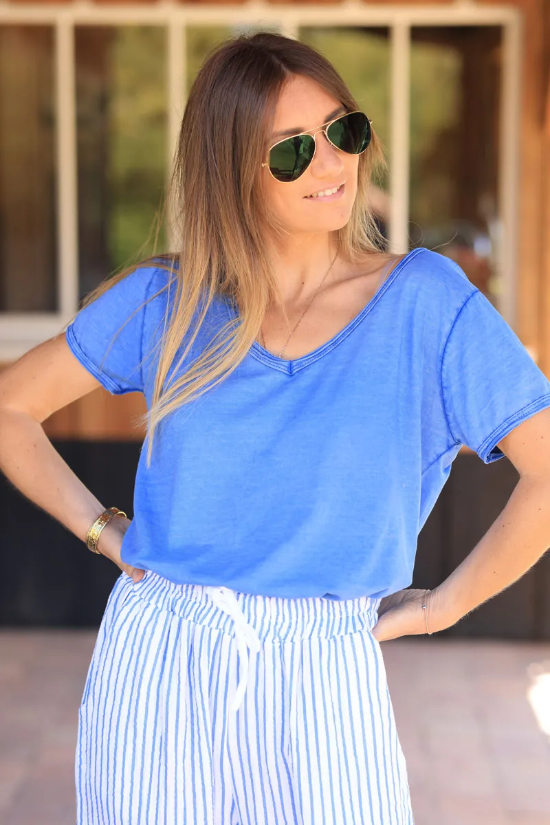 T-shirt bleu roi délavé col v en coton étoile brillante dorée dans le bas